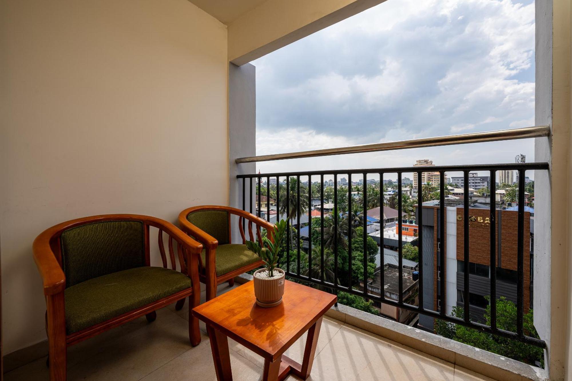 Cj Grande By Jesway Hotels & Resorts Kochi Exterior foto