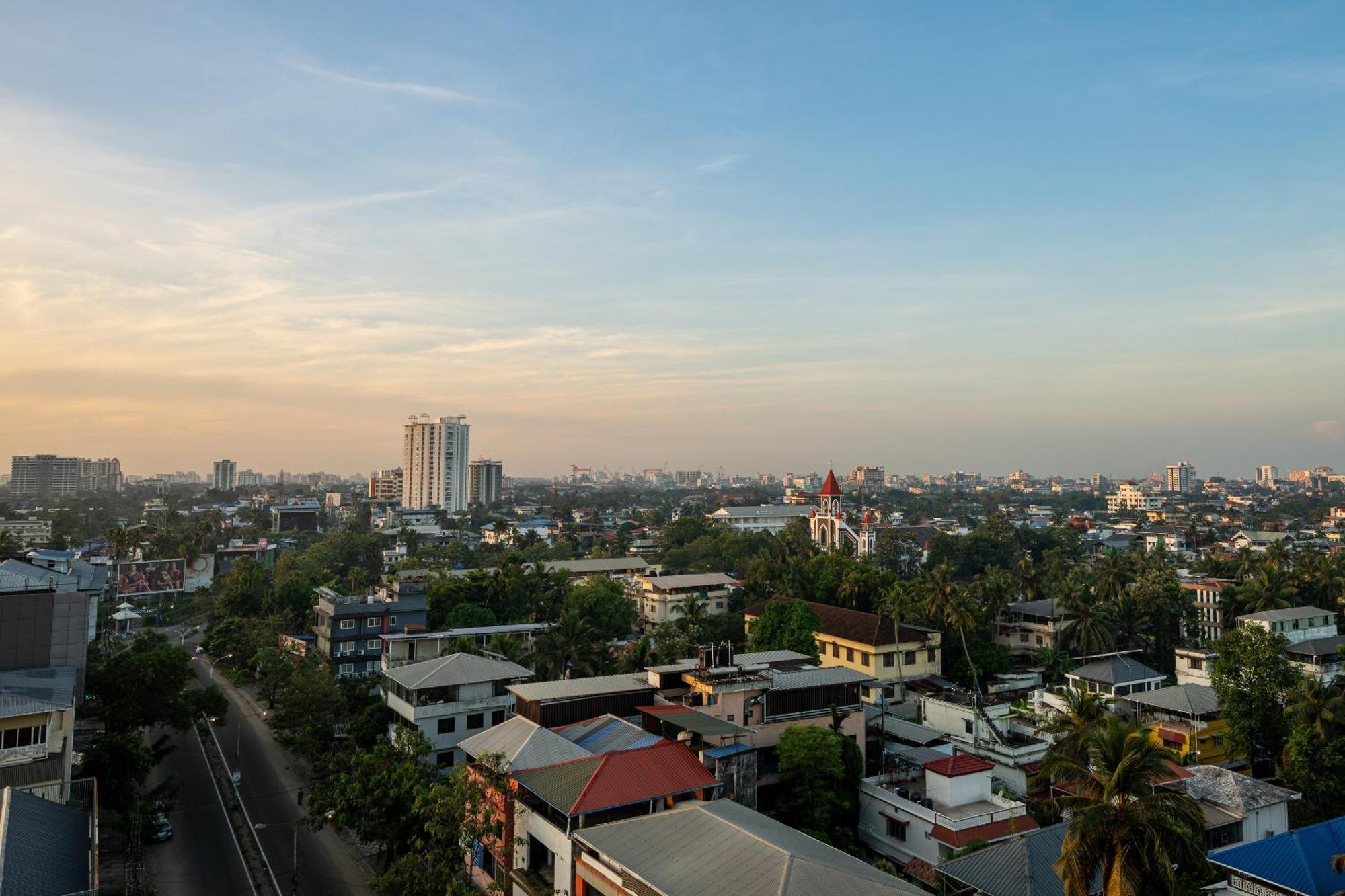 Cj Grande By Jesway Hotels & Resorts Kochi Exterior foto