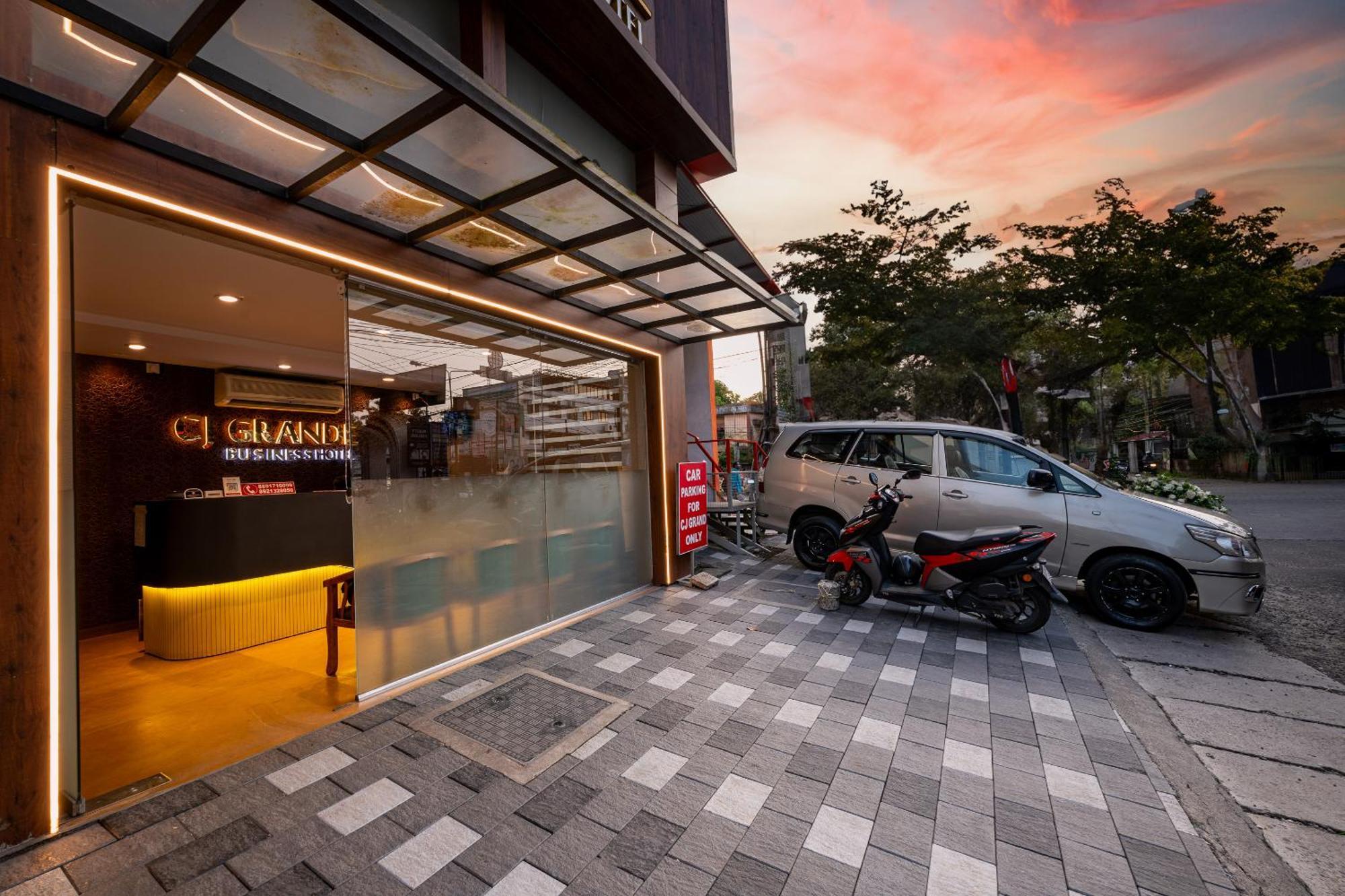 Cj Grande By Jesway Hotels & Resorts Kochi Exterior foto